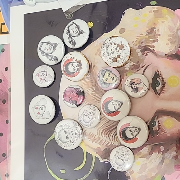 Lots of copy of Vanessa from Mars pics and some pins 📌 - Picture 8 of 9